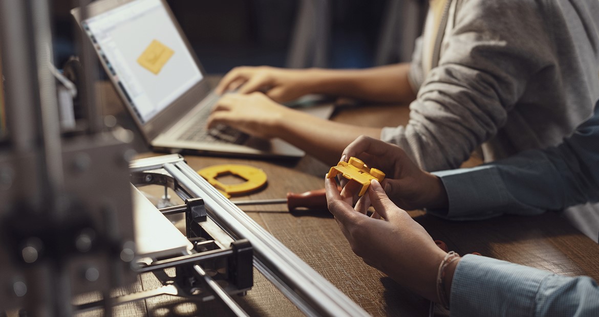 A visual comparison of different rapid prototyping services technologies like 3D printing and CNC machining